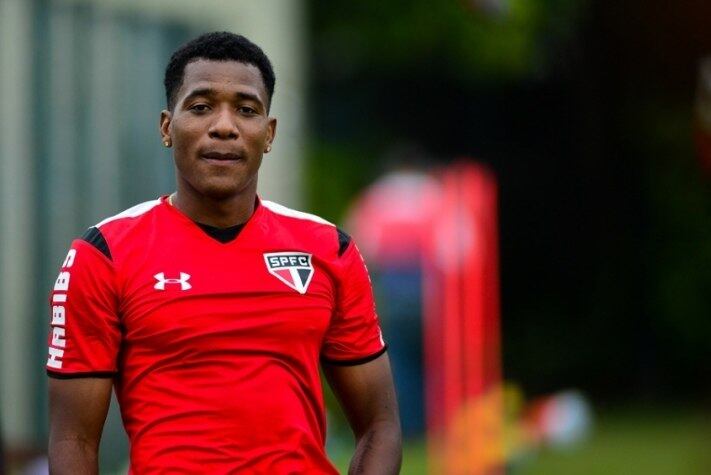 Após a saída de Osorio para a Seleção mexicana, não teve tantas oportunidades com Doriva, Milton Cruz, e Edgardo Bauza. Em junho de 2016, seu contrato de empréstimo foi rescindido e voltou ao Toluca. Com a camisa do São Paulo, disputou 13 partidas e anotou um gol, logo na estreia.