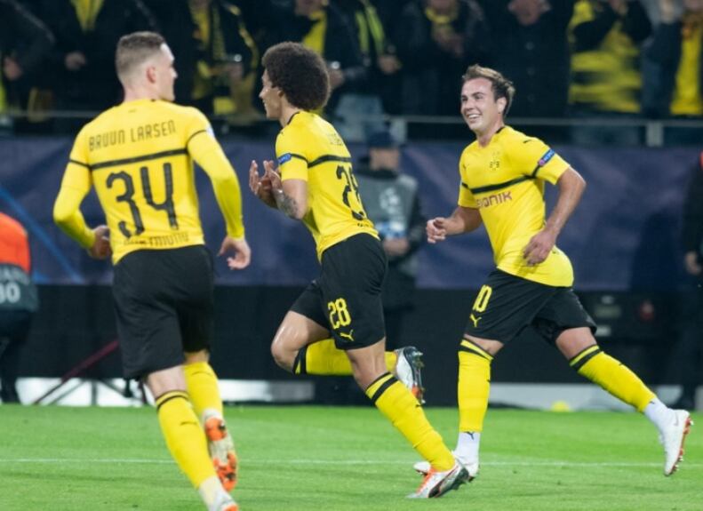 Grupo A: O Borussia Dortmund venceu o Atlético de Madrid, por 4 a 0 e sentenciou a pior derrota de Simeone no comando dos Colchoneros. A vitória isolou o clube alemão no Grupo A, com nove pontos. Com a vantagem adquirida e o futebol exibido (são três vitórias em três jogos), a tendência é o Borussia passar na primeira colocação. Monaco e Brugge fazem péssimas campanhas e fizeram apenas um ponto. O Atleti, em segundo, com seis pontos, é o favorito para se classificar em segundo
(Foto: BERND THISSEN / AFP)