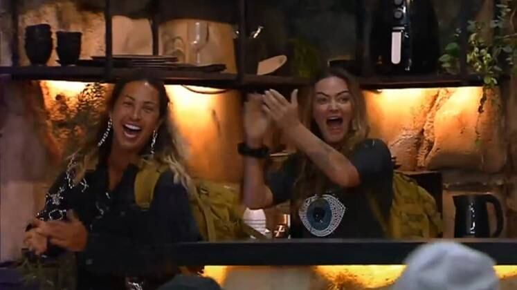 Para a tristeza da cantora, ela foi a segunda eliminada da prova que valia uma vaga na final. Por isso, se mudou para o Exílio. A chegada de Valesca na caverna foi repleta de alegria e comemorações 