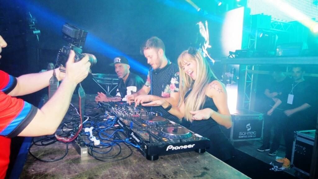 Ela também atacou de DJ