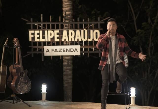 Ainda no mês de setembro, a cor vermelha deu o tom para uma das comemorações! Para combinar com a decoração e o clima de paixão, Felipe Araújo soltou a voz ao som de sucessos românticos! Espaçosa Demais, Atrasadinha, Reincidente e A Mala É Falsa fizeram a alegria da peãozada!