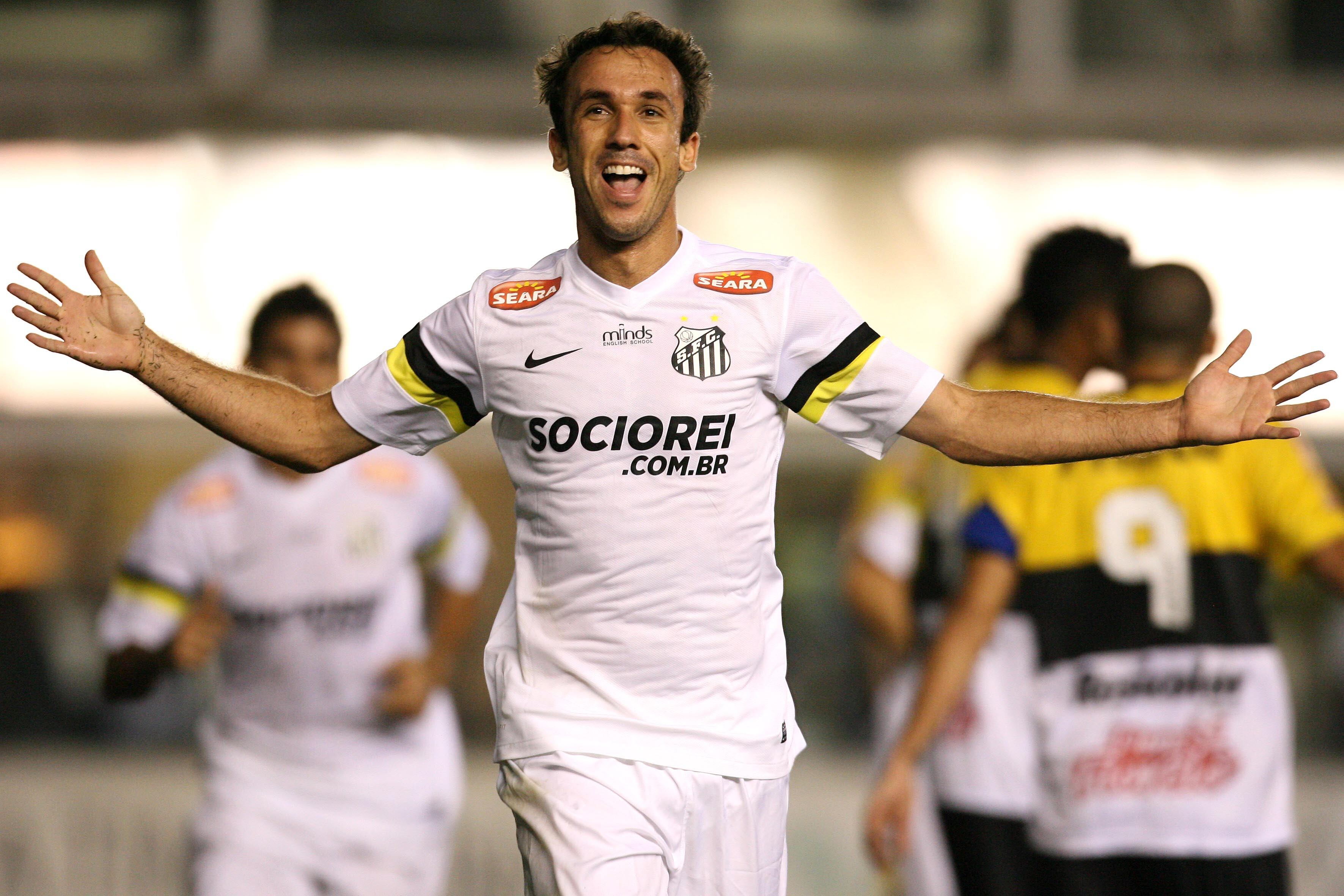 Thiago Ribeiro abriu o placar na Vila, ao 19 da primeira etapa