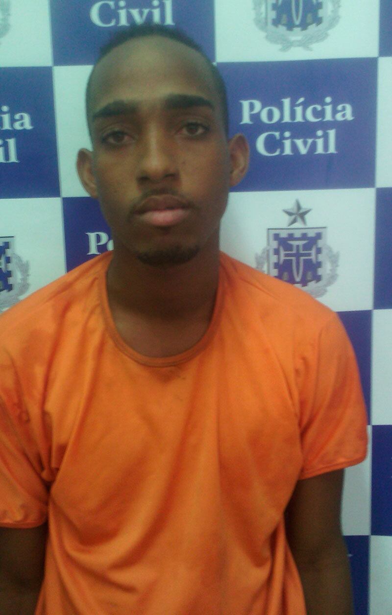 Igor Conceição de Jesus, conhecido pelos apelidos de Ningo, Cardeal e Canário, foi flagrado por investigadores da 2ª DH (Delegacia de Homicídios) Central, na Vila Dois Irmãos