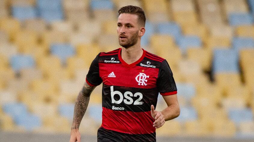O zagueiro do Flamengo Léo Pereira virou assunto fora de campo após ser flagrado em uma festa clandestina, no Rio de Janeiro, desrespeitando as medidas contra Covid-19. Para piorar, ainda não esteve presente no treino da equipe do dia seguinte.
