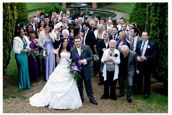 A mulher dele, Debby, tem medo de o marido ficar doente por
causa do leite que compra. 

— Ele não sabe de onde vem isso, mas até agora ele não
passou mal. EU gosto que ele fique grande, porque eu sou pequena e me sinto
protegida por ele