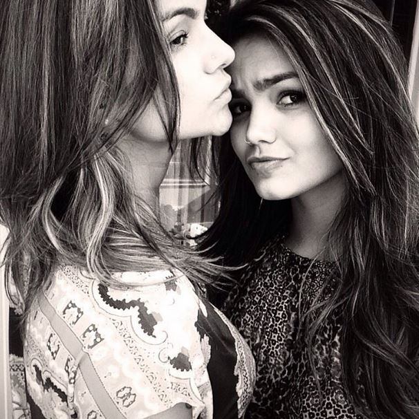 Em conversa com o site do Programa da Sabrina, Kelly Key [à esquerda na foto] contou quais são as semelhanças e diferenças entre ela e sua filha e, claro, confidenciou os momentos para lá de inusitados que essa história tem rendido. Acompanhe!

+ Quer saber tudo sobre o Programa da Sabrina? Siga o perfil no Twitter

+ A atração da japa mais famosa do Brasil também está no Facebook. Curta!
