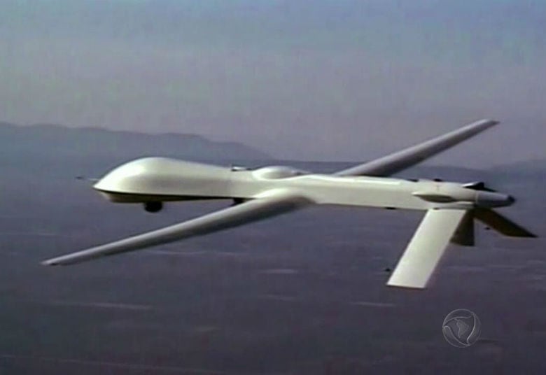 Ele ressaltou que os drones levantavam voo e atiravam nos
alvos sem nenhuma interferência humana, como se eles pensassem por conta
própria