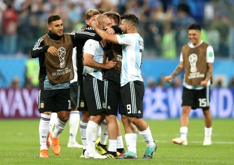 Até no lance que gerou o pênalti contra sua equipe. Mas ele compensou mantendo o time aceso até a vitória, e jogou sangrando durante vários minutos, dando cabeçada e tudo mais
