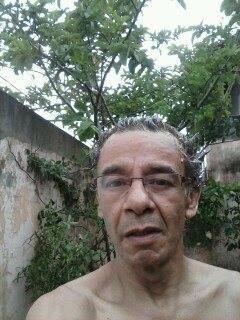 Na foto acima, você está mais magro...

— Exatamente. Por causa do crack, cheguei a pesar 51 kg, quando meu peso normal seria 75 kg. Me internei numa clínica de reabilitação no interior de São Paulo por livre e espontânea vontade, no entanto, fui muito maltratado . Me
prenderam num quarto por oito dias. Eu só comia e tomava remédio para dormir.
Não aguentava mais aquilo, foi quando fugi