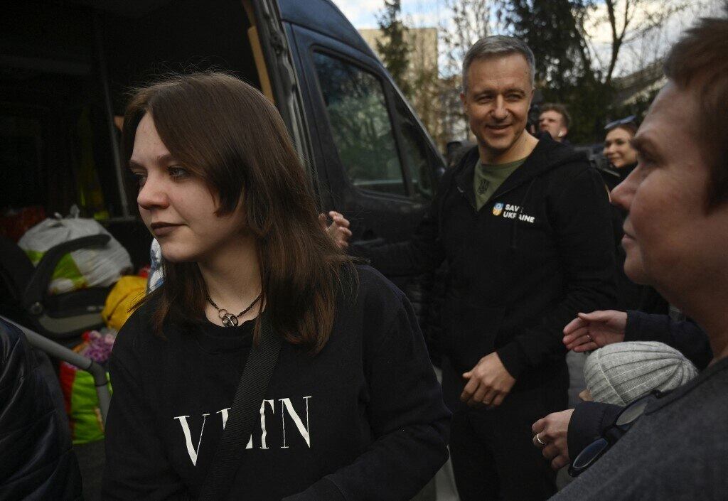 Inessa Vertoch, de 43 anos, que esperou ou filho 'dia após dia', afirma que ele está 'mais sério'. 'Ele me olha e me diz: mamãe, não quero te contar. Você nunca mais dormiria à noite'