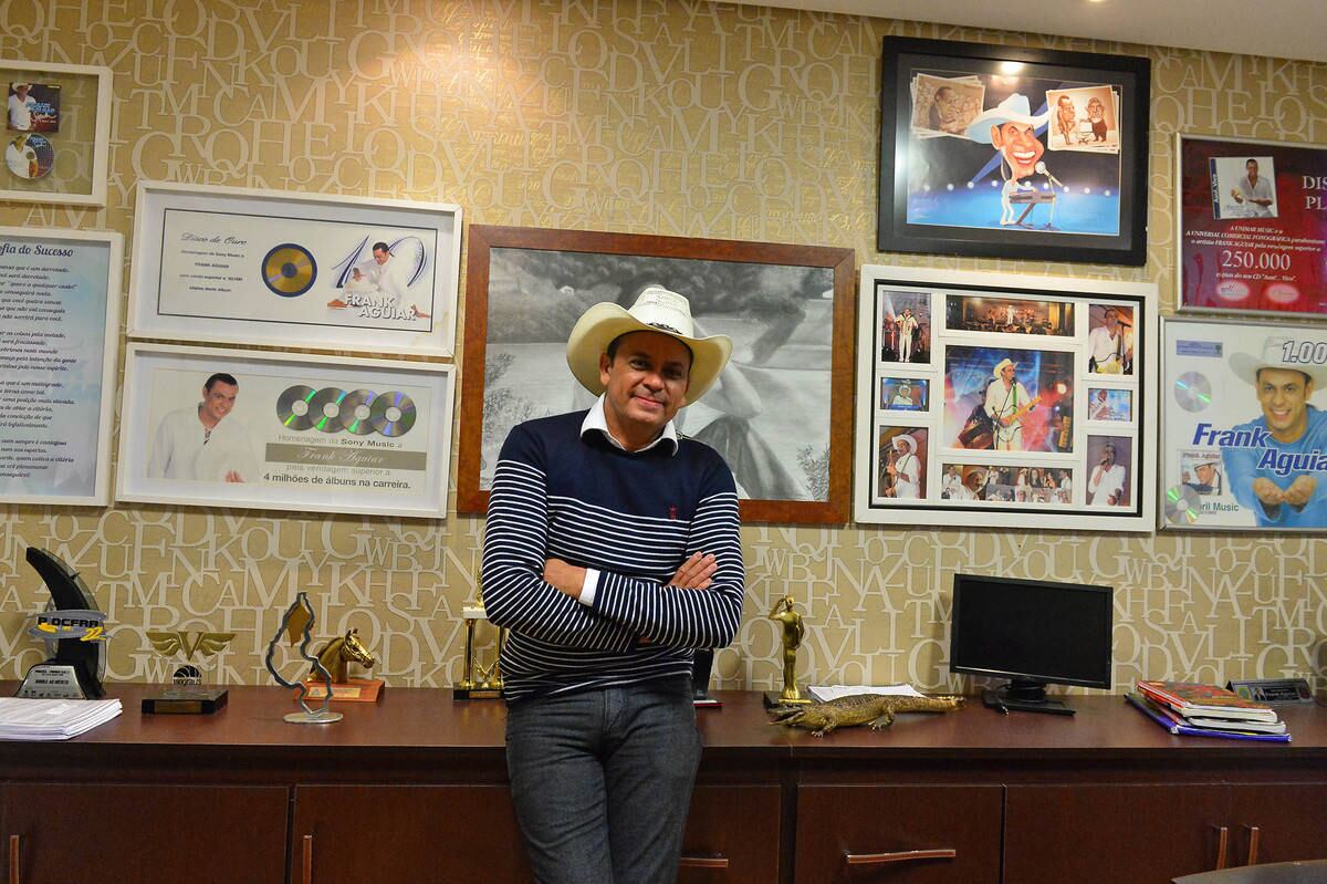 Com disposição de garoto, Frank diz que ainda hoje faz uma média de 15 a 20 shows por mês 