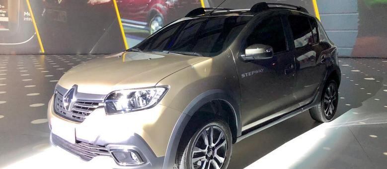 Nova dianteira Renault Sandero 2020 com assinatura em LEDs e rodas com novo desenho