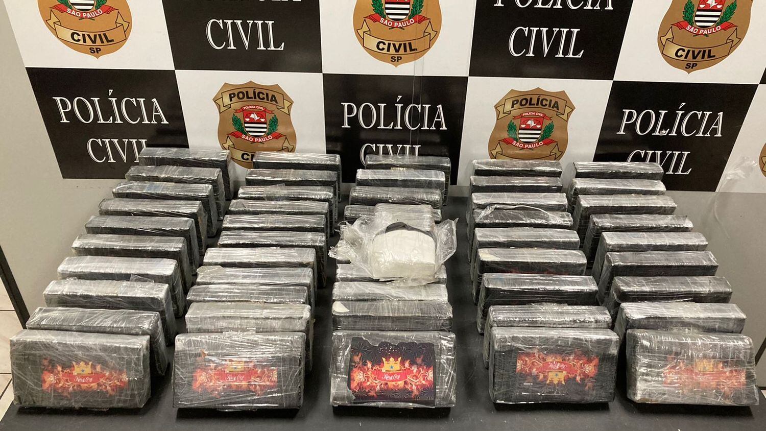 Foram apreendidos mais de 53 quilos de cocaina