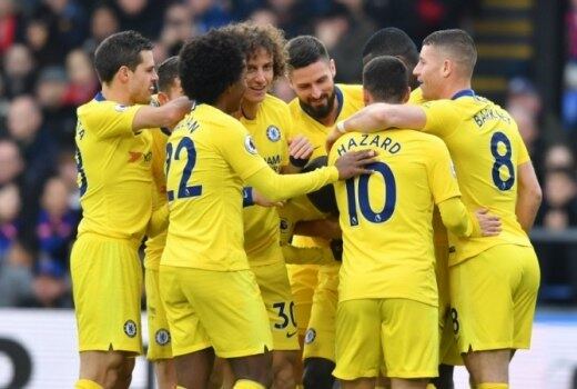 Chelsea cola no vice-líder Tottenham, com dois pontos a menos