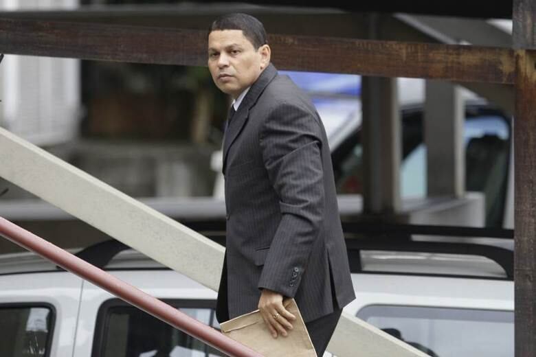 O
ex-policial militar e advogado Mizael Bispo de Souza foi condenado a 20 anos de
prisão pelo assassinato da advogada. Recentemente, em agosto do ano passado,
ele foi transferido para o Presídio de Tremembé, no Vale do Paraíba. Desde a
condenação, em 2013, Mizael cumpria pena no Presidio Militar Romão Gomes, na
zona norte da capital