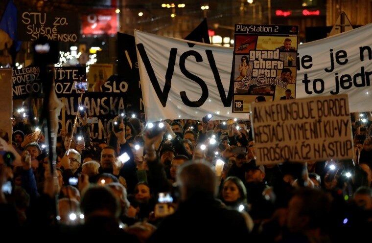 Até o momento, a polícia da Eslováquia ainda não fez nenhuma prisão relativa às mortes de Jan Kuciak e sua noiva. A impunidade é um dos motivos que levou as pessoas às ruas para protestar