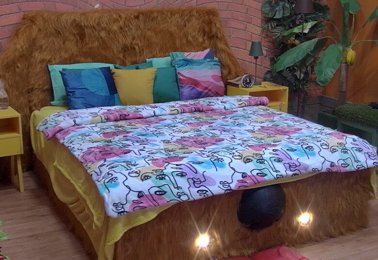 Quem gosta de um quarto mais colorido vai se identificar com
o quarto Comédia. No site da Riachuelo você pode fazer sua própria combinação
ao comprar seus produtos!