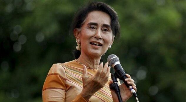 A vencedora do Nobel da Paz
de 1991, Aung San Suu Kyi, se exilou na Grã-Bretanha e nos Estados Unidos por
ser filha do general Aung San, deposto em uma das dezenas de golpes militares
em Mianmar. Ela só pôde retornar ao país em 2010