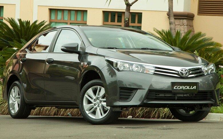 Toyota Corolla GLi 1.8 flex
Preço Fipe: R$ 69.967
Valor médio do seguro: R$ 3.353,47 (SP); R$ 2.975,52 (RJ); R$ 2.956,29 (PE); R$ 3.085,31 (DF); R$ 3.930,46 (RS)
