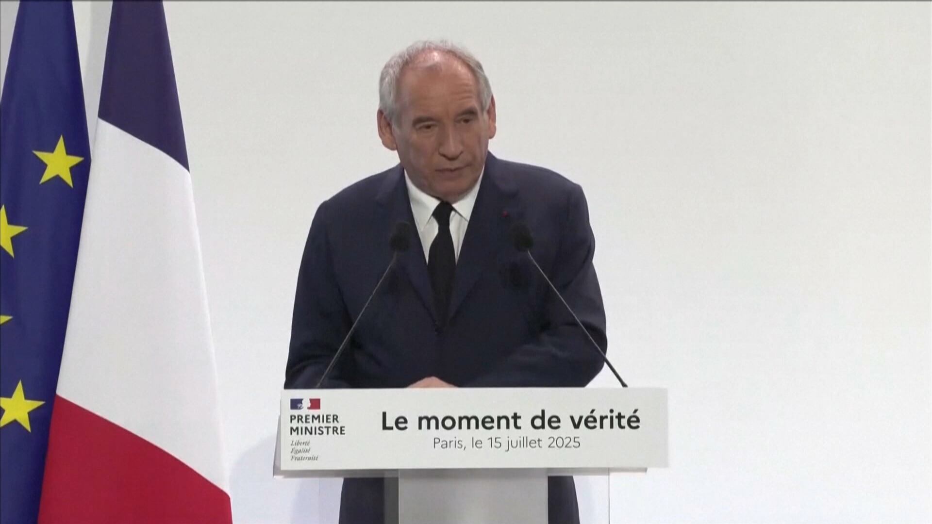 Primeiro-ministro da França propõe corte de dois feriados do calendário local