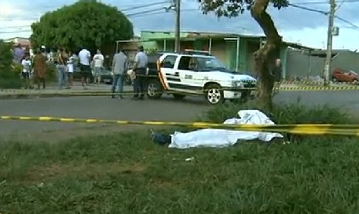 Em Taguatinga (DF), um enteado matou seu padrasto a facadas após uma discussão familiar. O enteado e um amigo, que ajudou no crime, foram presos. Assista à reportagem


