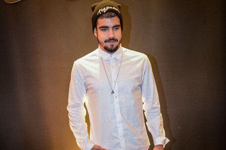 Caio Castro recebeu cachê para ir à festa de Marrone