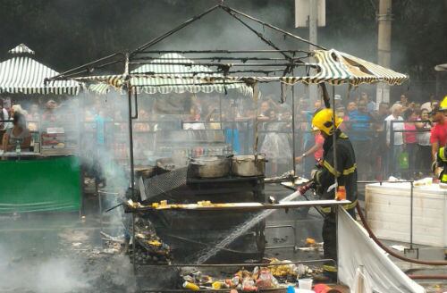 Bombeiros fizeram o rescaldo para impedir novas propagações
