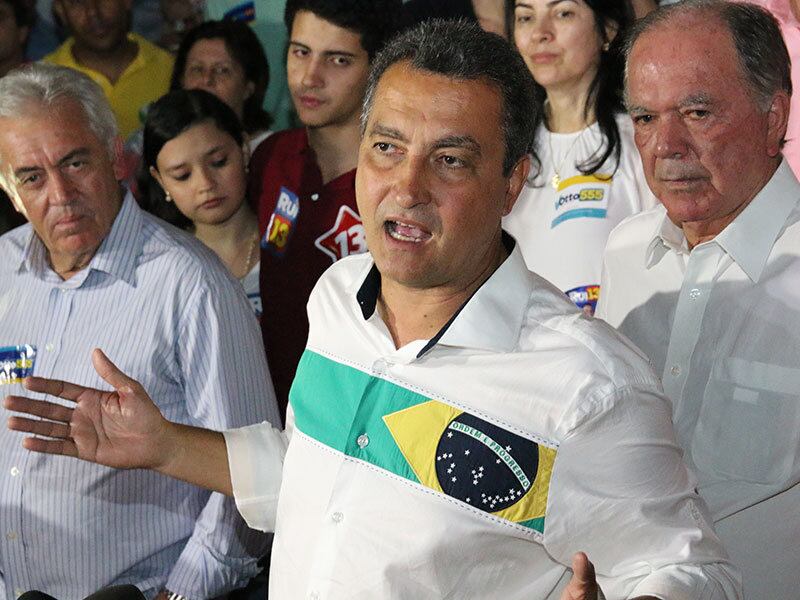 Rui estava acompanhado do vice-governador eleito, João Leão, e de Otto Alencar, que venceu a disputa para o senado pela Bahia