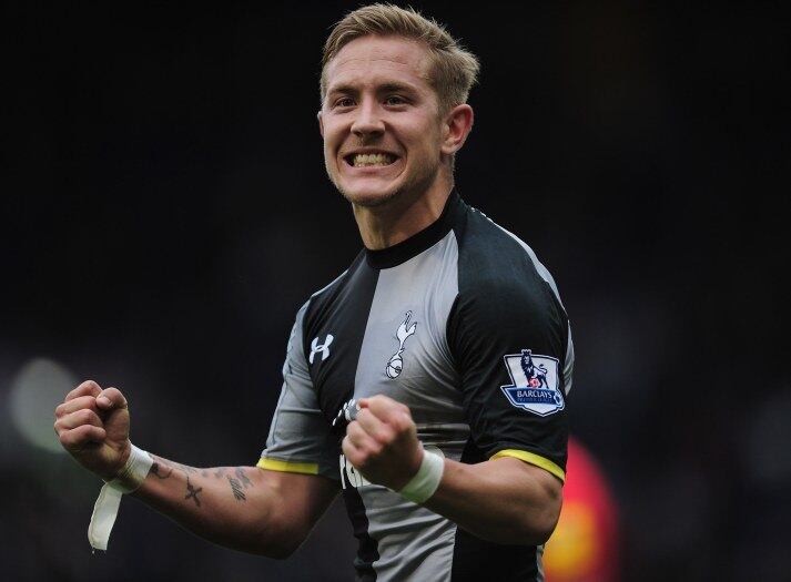 Outra fera que atuará junto com Paulinho é o meia Lewis Holtby, que é uma das principais revelações do futebol alemão na temporada