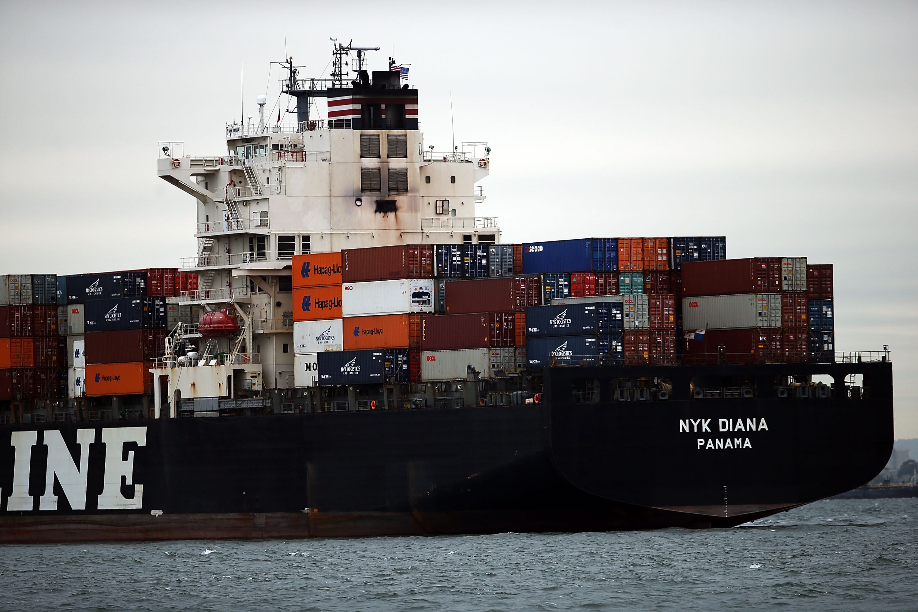 Em setembro, as exportações somaram US$ 19,617 bilhões (cerca de R$ 48,6 bilhões) e as importações totalizaram US$ 20,556 bilhões
