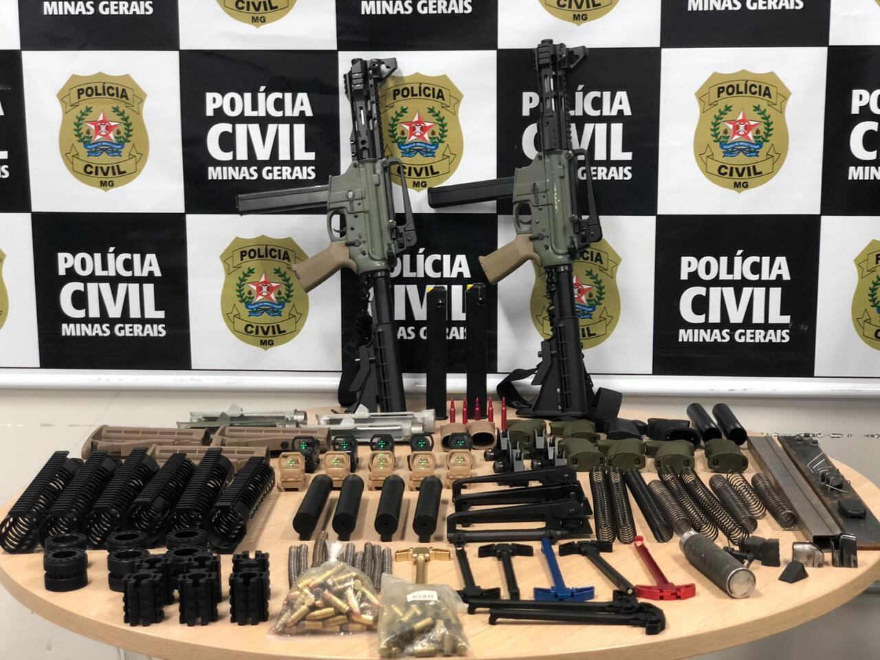 Armas foram apreendidas em oficina na Grande BH