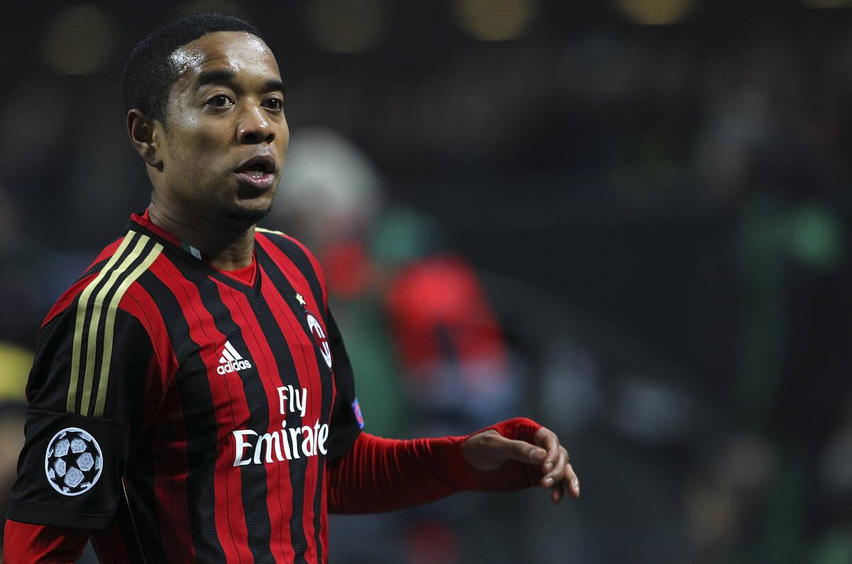O outro caso envolvendo o Vasco é mais recente. O clube carioca estudou a contratação de Urby Emanuelson e até ficou bem próximo do acerto. No entanto, um aumento na pedida inicial do jogador afastou o holandês da Cidade Maravilhosa
