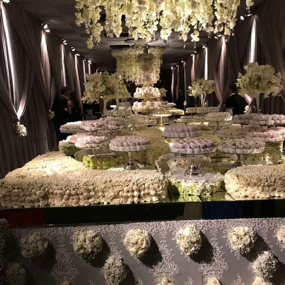 Mesa de doces da festa de Alessandra e Henrique