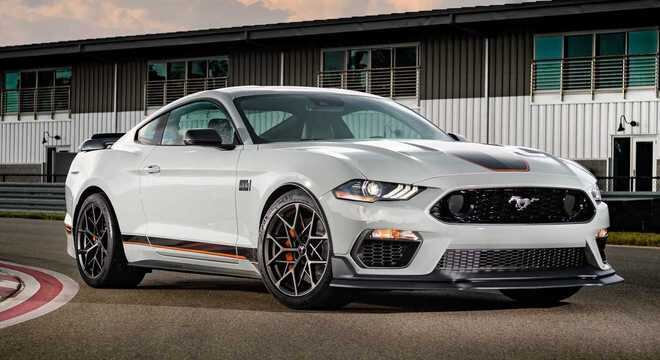 Esportivo ter motorização V8 5.0 de 486 cv de potência