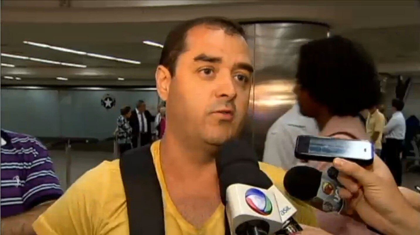 Outro passageiro também comentou que ficou angustiado durante o voo.

— Eu não sabia se o avião estava caindo, se a gente ia morrer ou sobreviver 