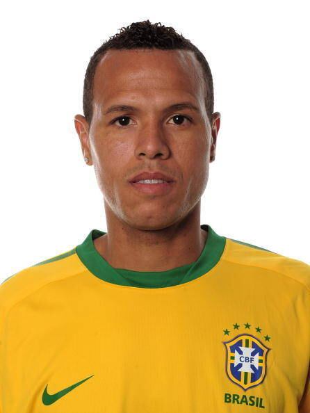 Luis Fabiano era o centroavante titular da seleção. O atleta estava no Sevilla no mundial e, em 2011, após sete temporadas na Europa, retornou ao Brasil para defender o São Paulo, seu atual clube