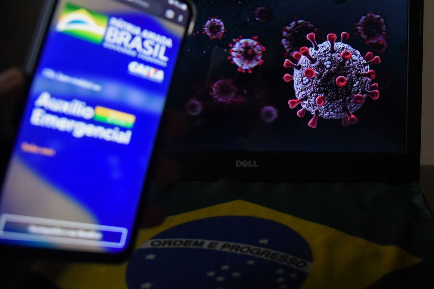 CE - AUXILIO EMERGENCIAL SERÁ-MANTIDO PANDEMIA COVID-19 - GERAL - O presidente Jair Bolsonaro anunciou nesta sexta-feira (30) se a pandemia do novo Coronavirus (COVID-19) permanecer no Brasil. O Governo federal planeja manter o auxílio emergencial para a população. 30/07/2021 - Foto: CAIO ROCHA/FRAMEPHOTO/FRAMEPHOTO/ESTADÃO CONTEÚDO
