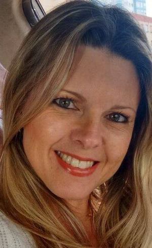 Mulher foi morta em assalto quando foi buscar filho na escola em Porto Alegre