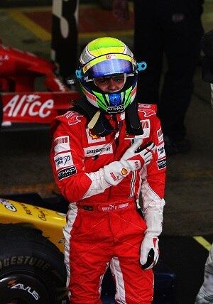 Principal representante do Brasil, Felipe Massa começa a oitava temporada seguida na Fórmula 1 sem vitória. O jejum, que vem desde 2008, incomoda não só os pilotos, mas os torcedores, que a cada ano perdem o interesse pela principal categoria do automobilismo

Assista aos programas da Record no R7 Play
