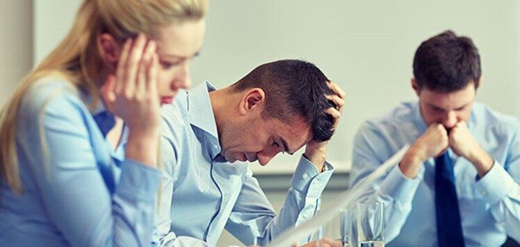 1 - A Vítima
Não se responsabiliza pelas próprias escolhas e está sempre
pronta a culpar qualquer um pelos seus fracassos.
Conviver com alguém assim é a receita para absorver negatividade
e ser responsabilizado por tudo