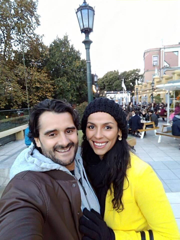Mas a gata também precisa de um tempo para curtir sua vida! E isso ela mostra que aproveita, e muito bem, viajando com seu marido