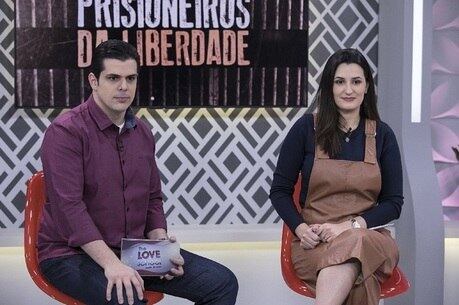Carlos e Cíntia Cuccato comandam o programa