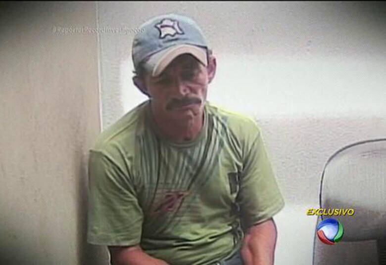 Este é José do
Anjos, o comprador. 44 anos mais velho que a menina. O comerciante se defende: "Foi ela que se insinuou
pra mim!". Ele tem uma vida simples. Não
é rico, mas diante da situação financeira da maioria na cidade, é considerado
por alguns como poderoso