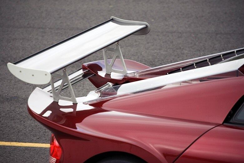 Aerofólios também são muito visados pelos amantes do tuning, por dar a desejada esportividade aos carros, ainda que estes sejam modelos populares, equipados com motores de baixo rendimento — como os 1.0 litro

Tem um carro tunado? Mande fotos para carros-r7@sp.r7.com