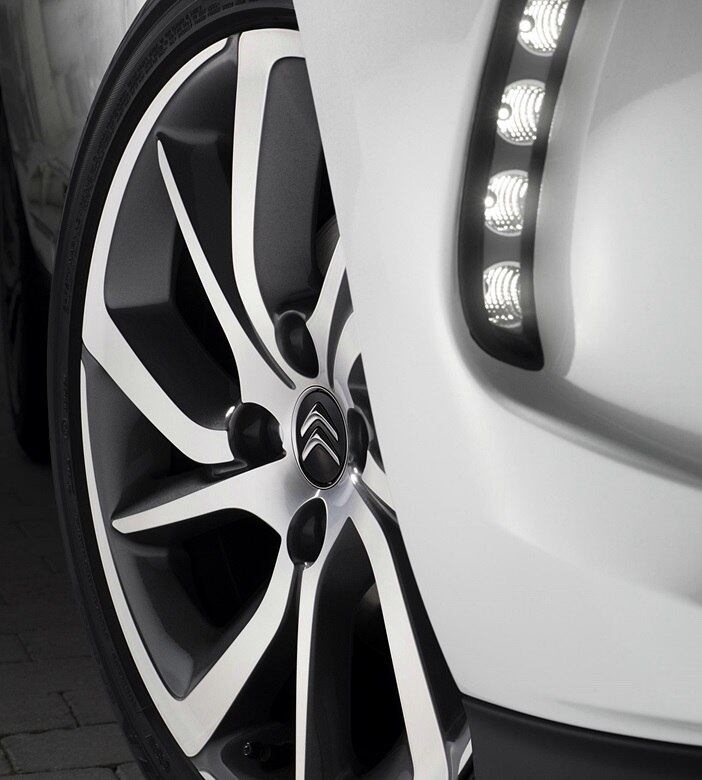 A Citroën projeta comercializar 400 unidades do novo DS3 em 2015, com 70% do volume composto pela versão top

Saiba tudo sobre carros! Acesse www.r7.com/carros