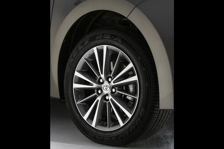 Rodas menores, de aro 15, usarão pneus de baixa resistência para favorecer a economia e o baixo consumo

VEJA TAMBÉM

> Novo Toyota RAV4 chega ao Brasil R$ 22 mil mais barato, a partir de R$ 96,9 mil

> Volvo V40, carro mais seguro do mundo, é lançado no Brasil por R$ 115.900

> Fiesta surpreende e supera HB20 e Onix em maio; confira os 30 mais vendidos

Quer saber tudo sobre carros? Acesse R7.com/carros