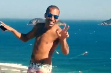 Emerson Sheik mandou bem no "passinho" do funk em sua cobertura