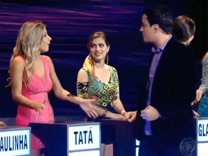 O modelo de vestido usado por ela valorizava a região do colo

+ Noiva há oito anos, Juju Salimeni conta como foi conquistada pelo amado

+ Uau! Eliedson dança Lepo-Lepo no palco e fatura encontro em resort

+ Fogo! Mesmo após performance pirotécnica, Diego vai para casa sozinho
