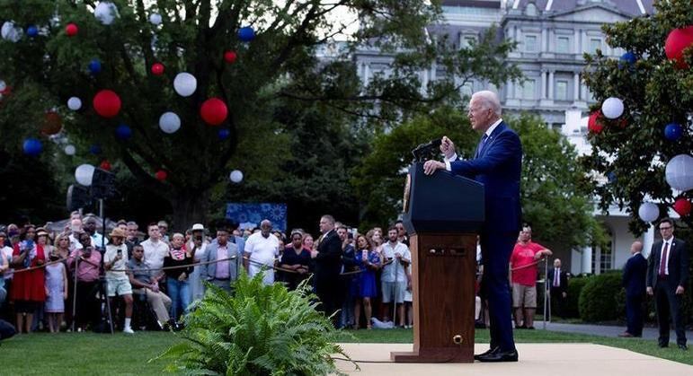 Presidente dos EUA discursou para convidados em um dos jardins da Casa Branca
