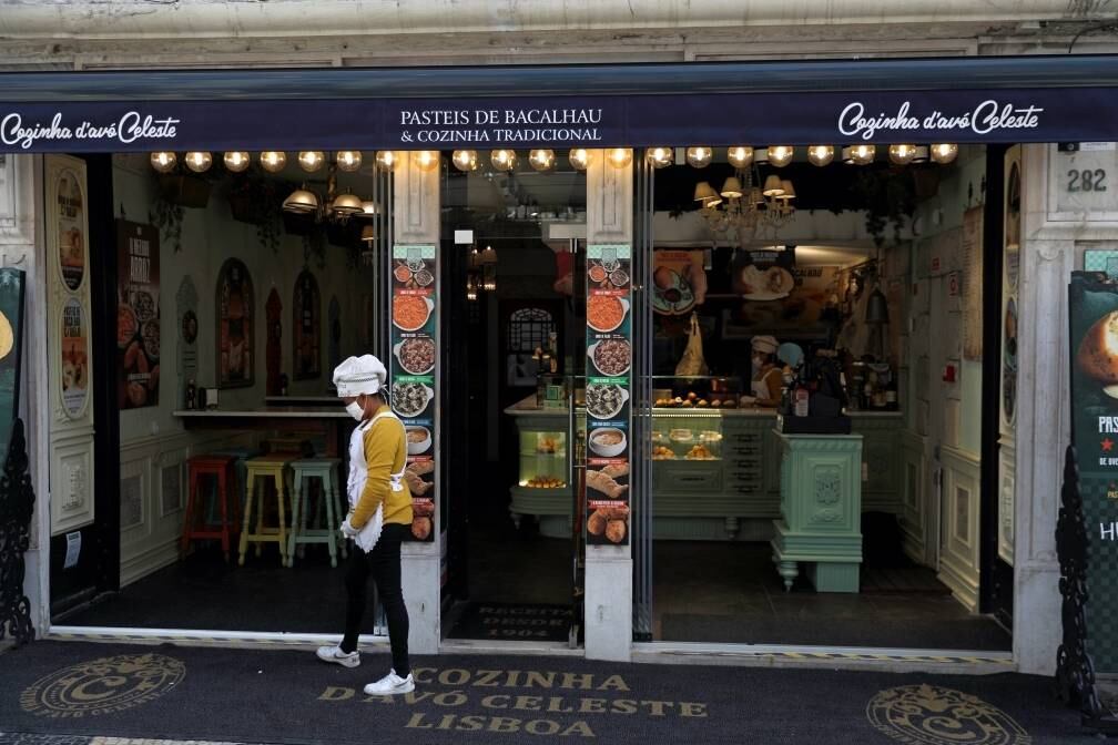 Portugal estuda reabrir estabelecimentos de bairros em maio